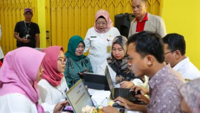 Plh Sekda Banten, Virgojanti lakukan sosialisasi perzinan. Foto: Biro Adpim Banten