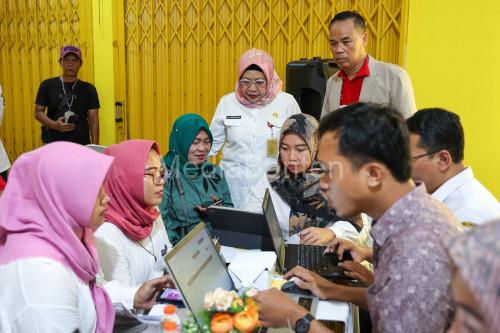 Plh Sekda Banten, Virgojanti lakukan sosialisasi perzinan. Foto: Biro Adpim Banten