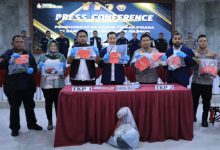 Polisi menggelar konferensi pers pembunuhan anak 9 tahun di BBS Cilegon. Foto Daeng Yusvin