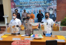 Konferensi pers suami membunuh istri sendiri. Foto: Aden Hasanudin