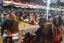 Para pemudik motor antre di Pelabuhan Ciwandan. foto Daeng Yusvin