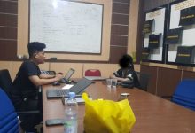 Polisi memeriksa orang injak Al Quran di Malingping. Foto Antara