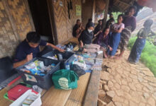 Pemeriksaan kesehatan di pemukiman Baduy. Foto: LKBN Antara