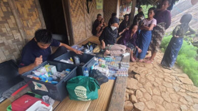 Pemeriksaan kesehatan di pemukiman Baduy. Foto: LKBN Antara
