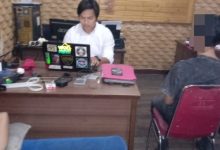 Pemeriksaan tersangka pengedar sabu. Foto: Yono