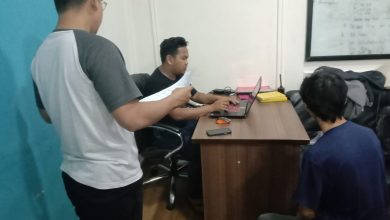 Pemeriksaan pelaku bisnis pil koplo. Foto: Yono