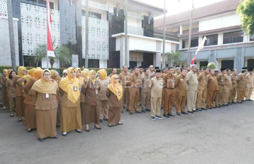 peserta apel awal bulan Agustus 20206 di Pemkot Cilegon. Foto Daeng Yusvin