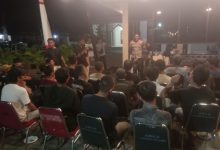 Pemuda Cisait yang mengeruduk Rumdin Kapolres Serang. Foto: Yono