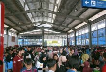 Pemudik arus balik di Stasiun KA Rangkabitung. Foto: Antara