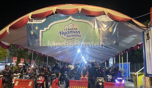 Pemudik motor sedang menunggu di Pelabuhan Ciwandan, Kota Cilegon. Foto Antara