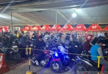 Para pemudik motor tengah antre di Pelabuhan Ciwandan. Foto Antara