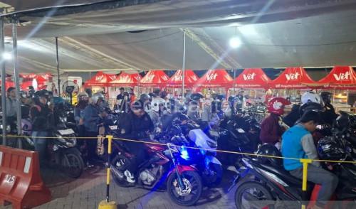 Para pemudik motor tengah antre di Pelabuhan Ciwandan. Foto Antara