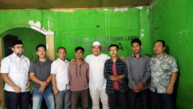 Islah antara ASN DPRD Banten yang memukul mahasiwa saat HUT Banten. Foto: Aden Hasanudin