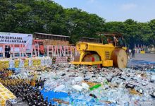 Pemusnahan barang sitaan dari Bea Cukai Banten. Foto: Antara