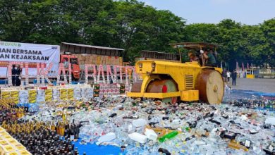 Pemusnahan barang sitaan dari Bea Cukai Banten. Foto: Antara