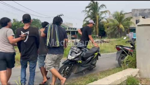 Penangkapan pelaku pencuri motor parkiran di Serang. Foto: Yono