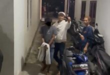 Penangkapan pekaku curat spesialis pembobol rumah kosong. Foto: Yono