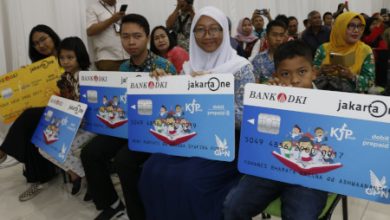 Pencairan KJP dan KJMU untuk siswa kurang mampu di Jakarta. Foto: Diskominfotik DKI Jakarta