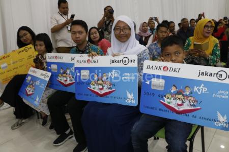 Pencairan KJP dan KJMU untuk siswa kurang mampu di Jakarta. Foto: Diskominfotik DKI Jakarta