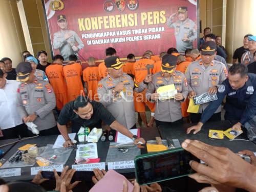 Jumpa pers pencurian hewan ternak di Polres Serang. Foto: Yono