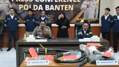 Koferensi pers Polda Banten soal pencurian kabel sinyal KA. Foto Yono