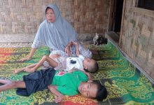 Kakak beradik penderita lumpuh di Lebak. Foto: Antara