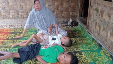 Kakak beradik penderita lumpuh di Lebak. Foto: Antara