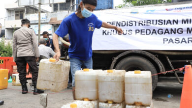 Pasar Anyar Kota Tangernag diguyur 10 ton minyak goreng curah.