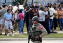 Paska penembakan massal di Mal Alen Taxes. Foto: Reuters / VOA