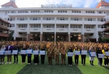 Penerima Bansos Biaya Pendidikan Perguruan Tinggi di Kota Tangerang. Foto: Antara