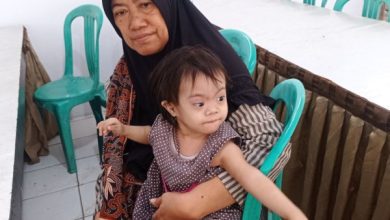 Penerima bantuan anak stunting. Foto: LKBN Antara