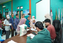 Para penerima manfaat di Cilegon. Foto Biro Adpim Banten