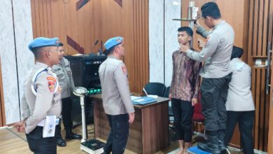 Pengawasan Propam soal penerimaan calon anggota polri. Foto: Yono