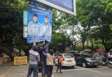 Penertiban alat peraga sosialisasi di Kota Serang. Foto: Antara