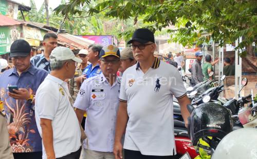 Penataan Kawasan Pasar Blok F bagi pedagang berjualan di atas drainase. Foto Daeng Yusvin