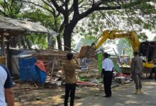 Penertiban bangunan liar di sekiar Pasar Kemis, Kabupaten Tangerang. Foto Antara