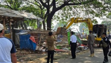 Penertiban bangunan liar di sekiar Pasar Kemis, Kabupaten Tangerang. Foto Antara