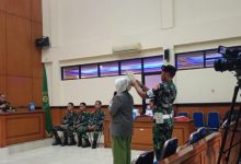Saksi disumpah dalam kasus penembakan bos rental mobil oleh anggota TNI AL. Foto: Antara