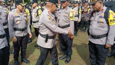 Kapolres Serang, AKBP Condro Sasongko bersama personel pengamanan Pilkada Kab Serang. Foto: Yono