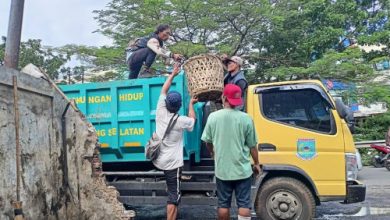 Pengangkutan sampah Tangsel ke TPSA Cilowong, Kota Serang. Foto Antara