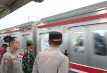 Pengawasan para pelajar di sarana transportasi menuju ke Jakarta. Foto Antara
