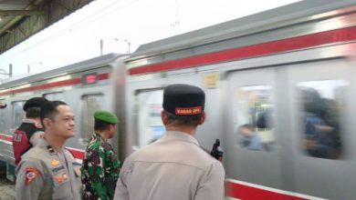 Pengawasan para pelajar di sarana transportasi menuju ke Jakarta. Foto Antara