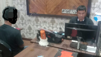 Tersangka pengedar sabu tengah diperiksa. Foto: Yono