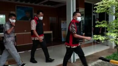 Kejati Banten geledah Kantor Bapeda Banten soal penggelapan pajak bermotor di Samsat Kelapa Dua.