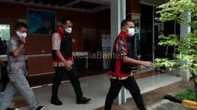 Kejati Banten geledah Kantor Bapeda Banten soal penggelapan pajak bermotor di Samsat Kelapa Dua.