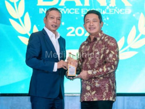 Bank DKI meraih 3 penghargaan, di antaranya pelayanan prima. Foto: Diskominfotik Jakarta