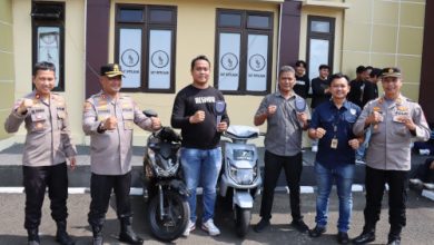 Penghargaan dari Kapolres Serang. Foto: Yono