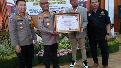 Penghargaan atas program ngariung iman ngariung aman Kapolres Serang. Foto: Yono