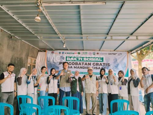 Pengobatan graits ICMI Banten dan Bapeksi di Serang. Foto Mahmud