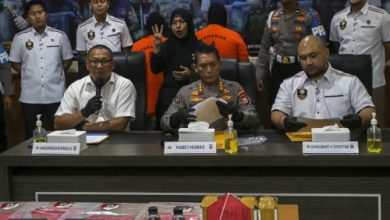 Kasus pengoplosan BBM jenis Pertamax di SPBU Ciceri. Foto: Antara